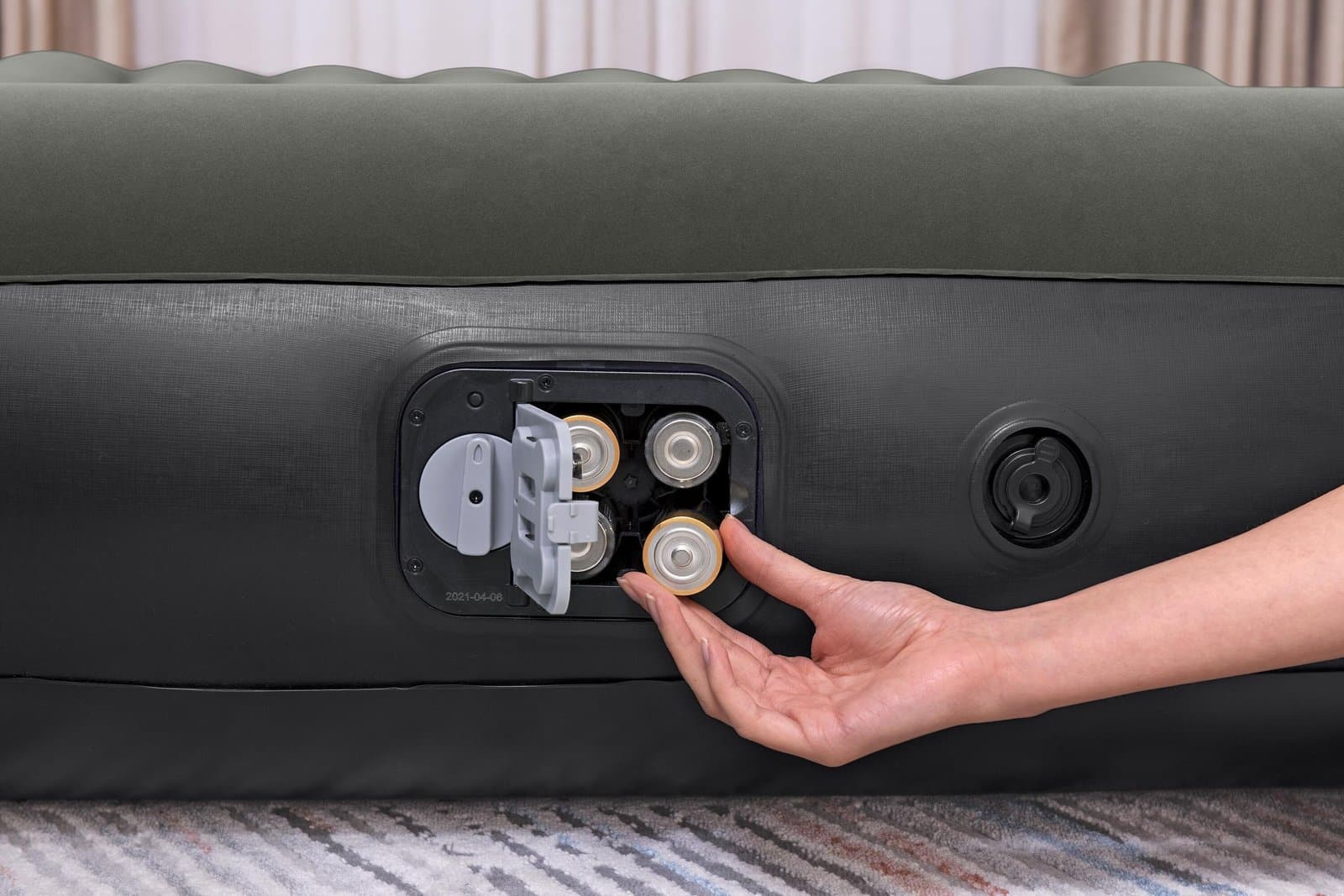 Надуваем двоен матрак с вградена помпа на батерии 2.03m x 1.52m x 30cm Tritech Air Mattress Queen - Image 13